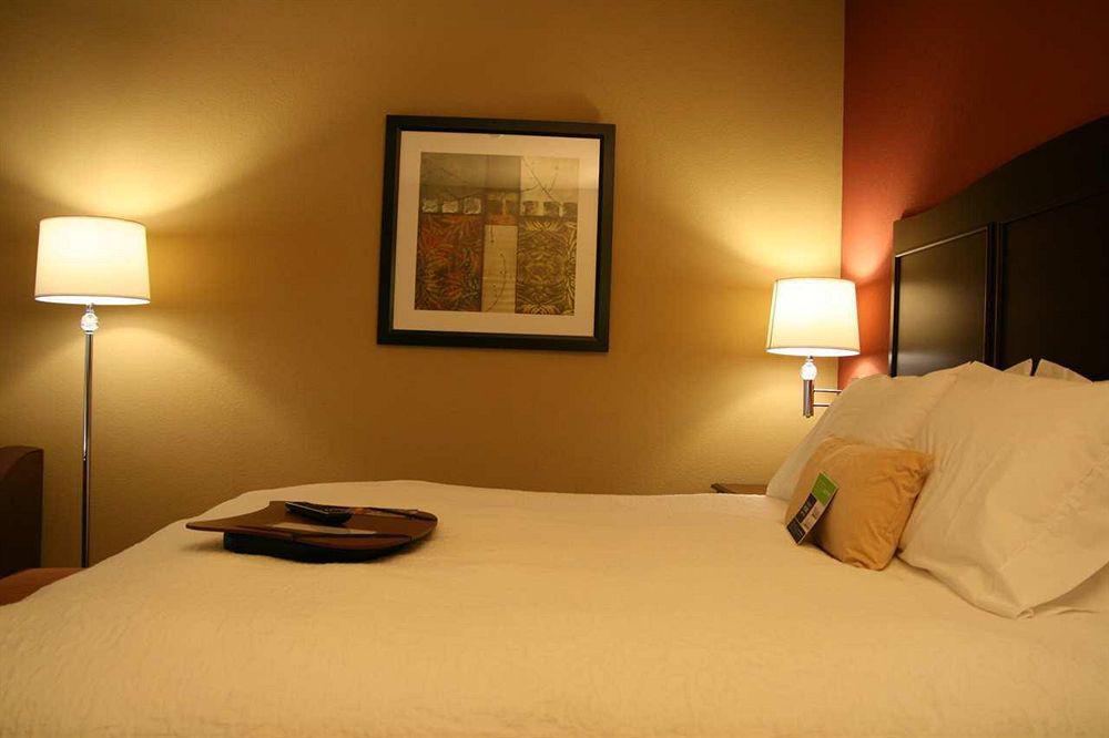 Hampton Inn & Suites Mission Szoba fotó